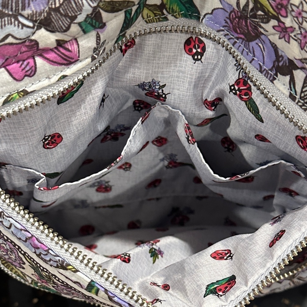 Vera Bradley Lavender Meadow Pattern Triple Zip Hipster Crossbody Bag EUC 2019 - Picture 4 of 8